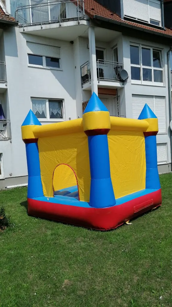 Unsere Kleine Hüpfburg im Garten in Leipzig.webp